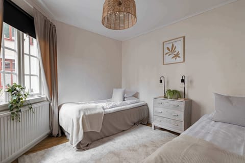 The cozy bedroom with two 90 cm beds.