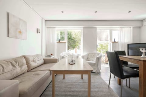 Overview of the living room with views of the quiet courtyard.