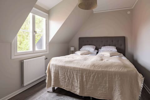 Bedroom 1: a double bed that fits 2 guests.