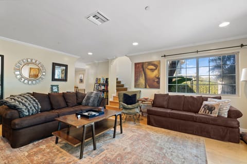 Living Room | Sectional Sofa & Cozy Seating