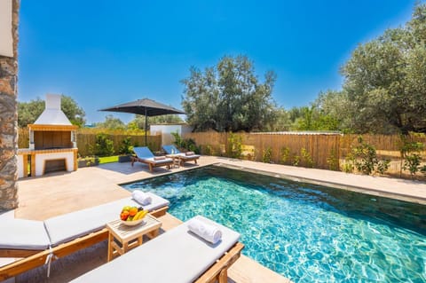 Private pool and terrace
