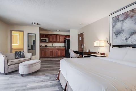 Studio Suite, 1 King Bed, Non Smoking | Desk, laptop workspace, soundproofing, iron/ironing board