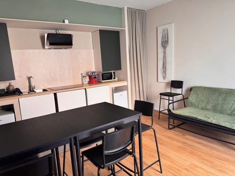 32-inch Smart TV with digital channels, Netflix, streaming services