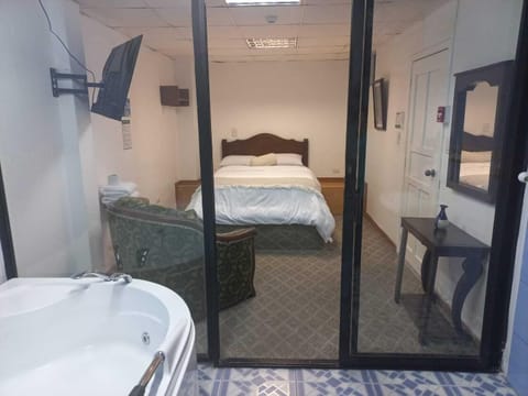 Superior Room, Hot Tub | WiFi (free), bed sheets