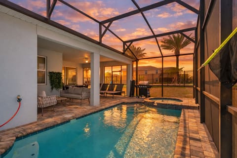 Fire up the grill and enjoy a lovely BBQ outside at our al fresco dining area by the pool.