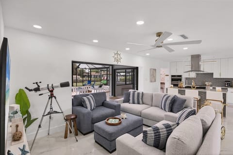 Beautiful 4/3 waterfront home with private pool