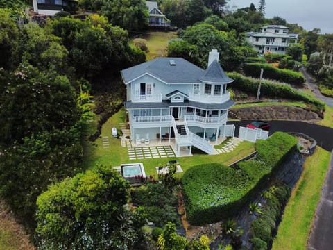 Peaceful Nob Hill corner-lot retreat in Waimea with stunning Mauna Kea views
