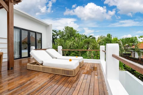 Basic Villa | Terrace/patio