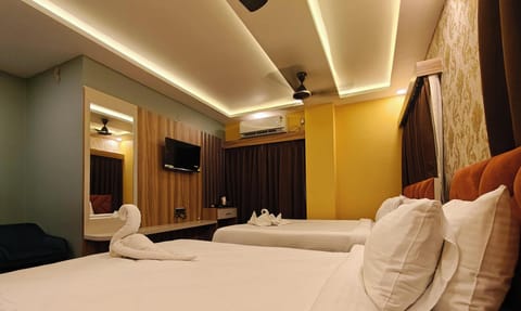 Deluxe Double or Twin Room | Premium bedding, desk, laptop workspace, blackout drapes