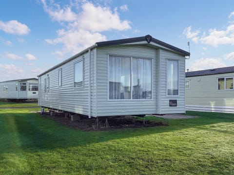 Exterior | A Stone&rsquo;s Throw, Lossiemouth