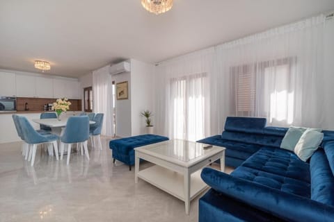 Apartment (A1) | Living room