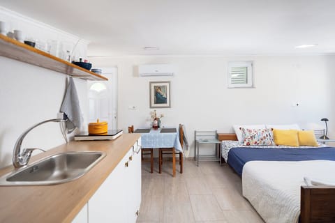 Studio (A1) | Interior