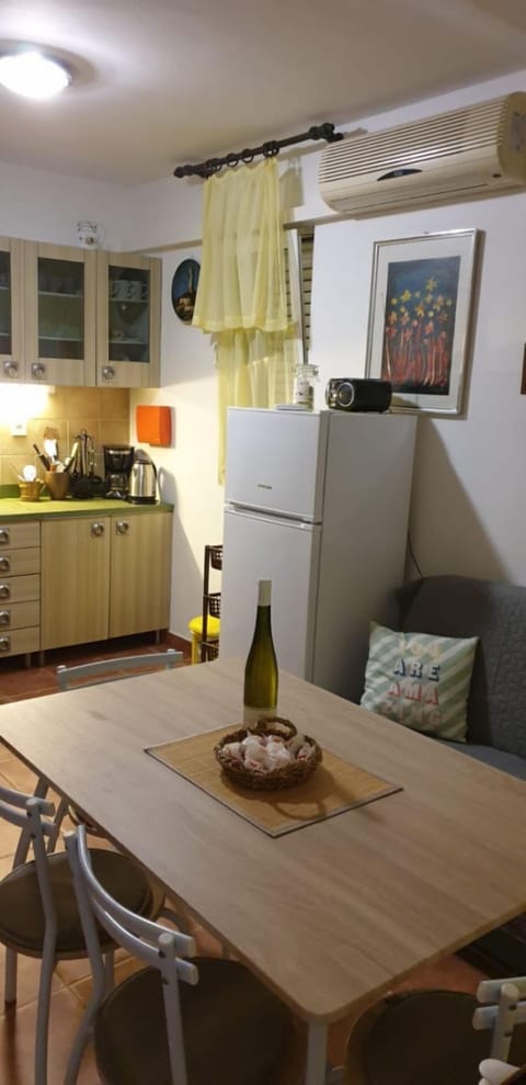 Apartment (A1) | Private kitchen | Fridge, oven, stovetop, espresso maker