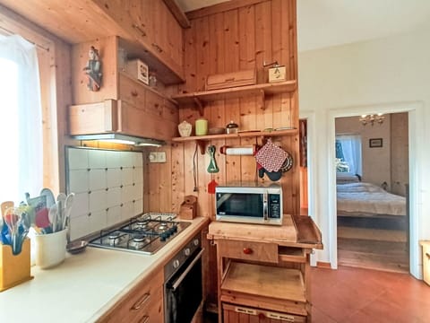 Wood, Furniture, Flooring, Interior Design, Floor, Ceiling, Apartment, Room, Wood Stain, Chair