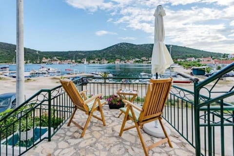 House | Terrace/patio