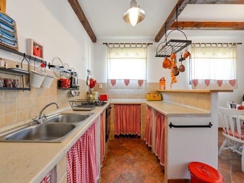 House | Private kitchen | Fridge, oven, stovetop, espresso maker