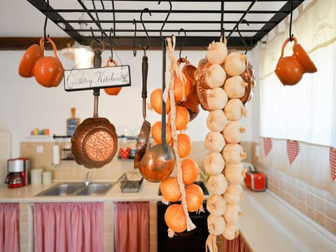 House | Private kitchen | Fridge, oven, stovetop, espresso maker