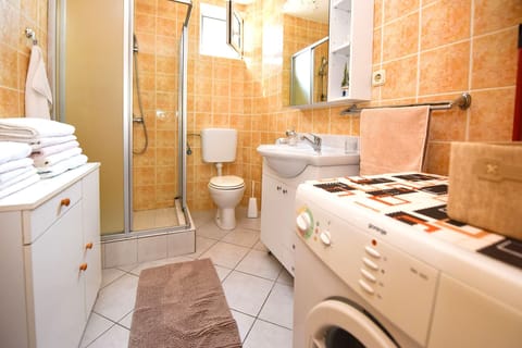 Apartment (A1) | Bathroom | Shower