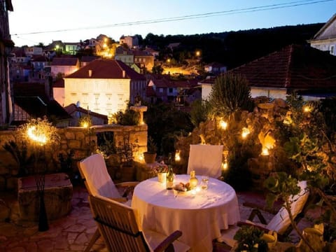 House | Outdoor dining
