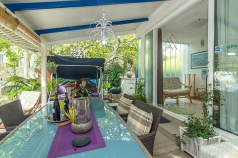 House | Terrace/patio