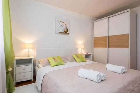 Apartment (A1) | In-room safe, iron/ironing board, free cribs/infant beds, free WiFi