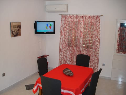 House | Dining