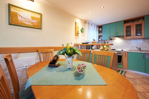 House | Private kitchen | Fridge, microwave, oven, stovetop