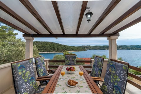 House | Outdoor dining