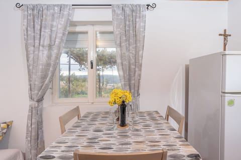 Studio (A1) | Dining