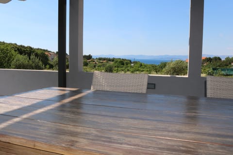 House | Outdoor dining
