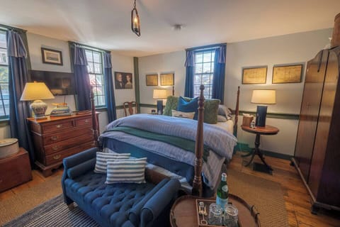The Joseph Conrad Guest Room, dressed in blues and greens, with a queen-size pencil post bed, is on the 1st floor. A New Casper mattress, high-quality pillows, and a fluffy duvet make a fantastic sleeping experience! 