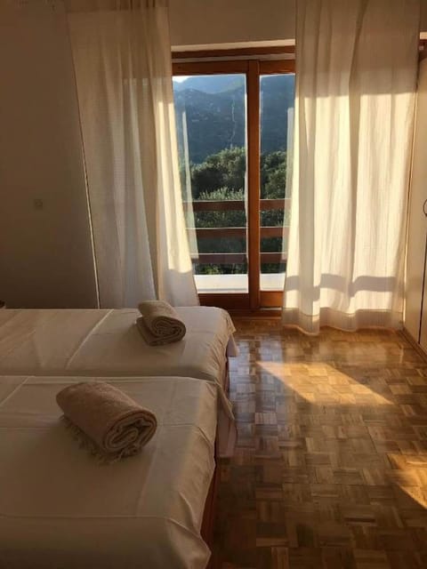 House | Iron/ironing board, free WiFi