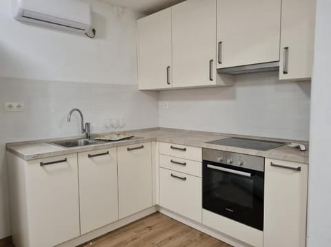 House | Private kitchen | Espresso maker, fridge, oven, stovetop