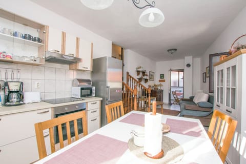 Apartment (A1) | Private kitchen | Fridge, microwave, oven, stovetop