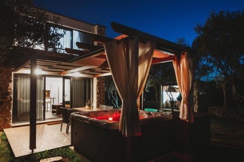 House | Courtyard