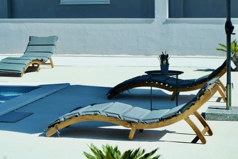 Iron/ironing board, WiFi (free)