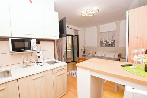 Studio (A1) | Private kitchen | Fridge, microwave, stovetop, espresso maker