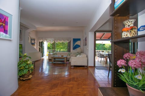 House | Living room | Smart TV