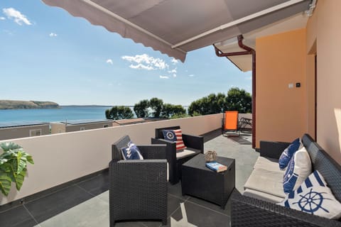 House | Terrace/patio