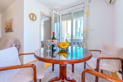 Apartment (A1) | Dining
