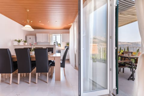 House | Dining