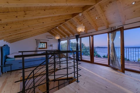 House | Iron/ironing board, free WiFi