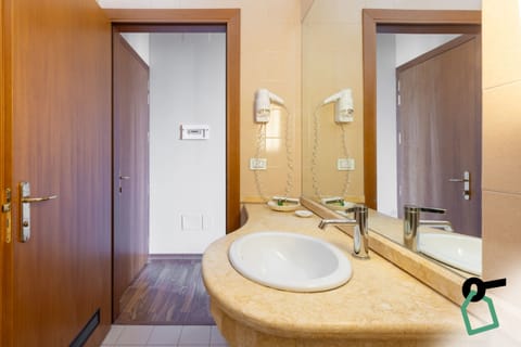 Standard Double or Twin Room | Bathroom | Hair dryer, bidet, towels, toilet paper