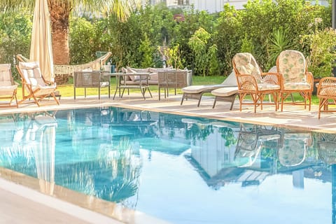Outdoor pool, pool umbrellas, sun loungers