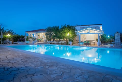 2 outdoor pools