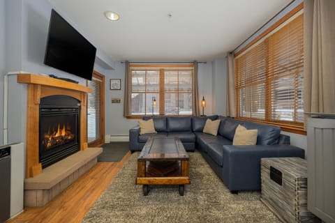 Condo, 1 Bedroom | Living area