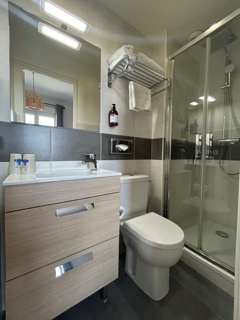 Triple Room, Balcony, Sea View | Bathroom | Shower, free toiletries, hair dryer, towels