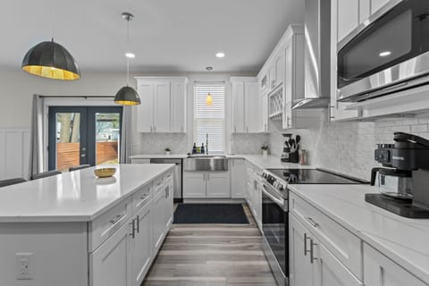 Full kitchen