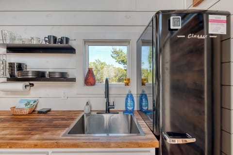 The kitchenette has a mini fridge - Madagascar