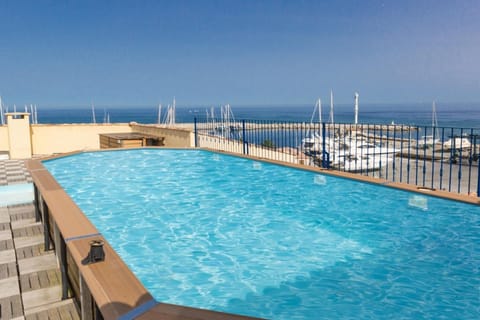 Holiday Home Swimming Pool